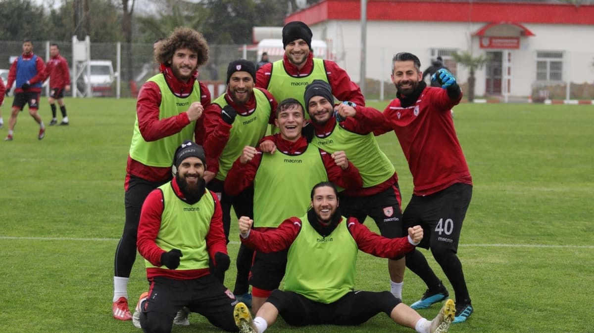 Lider Samsunspor sahaya iniyor