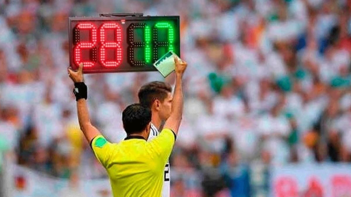Futbola yeni kural geliyor! 5 oyuncu deiiklii!