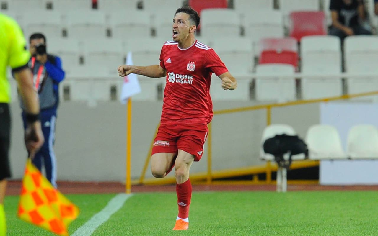 G.Saray'da Mert Hakan krizi