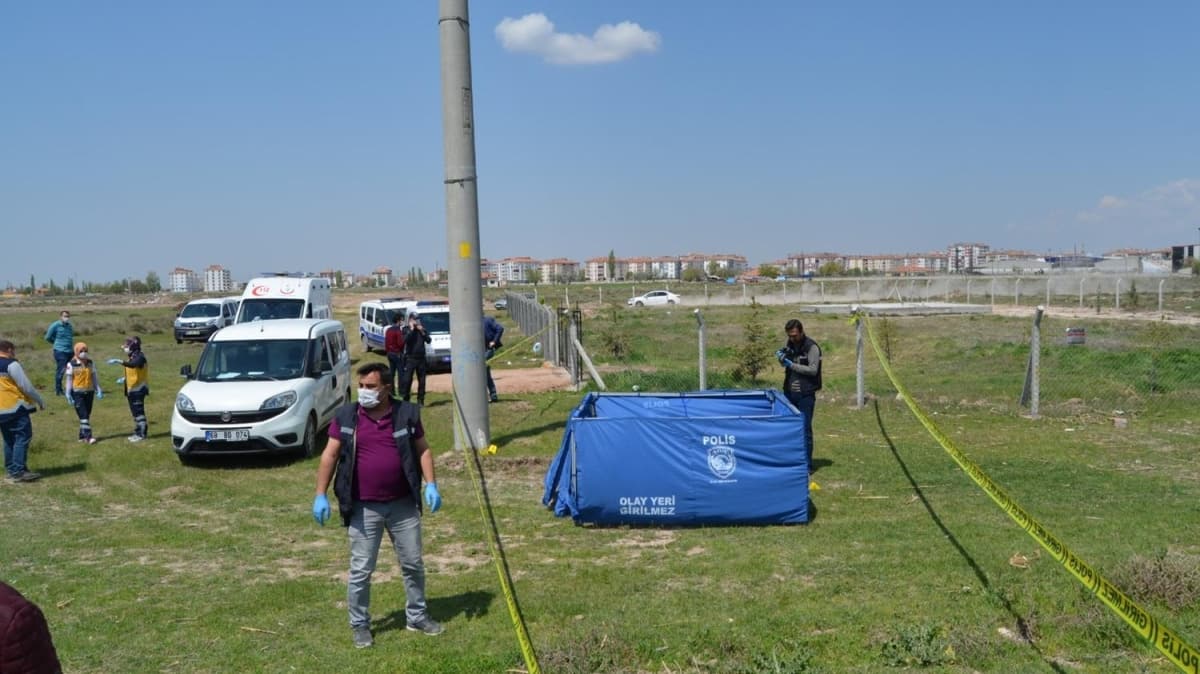 Korkun! Bo arazide yanm erkek cesedi bulundu 