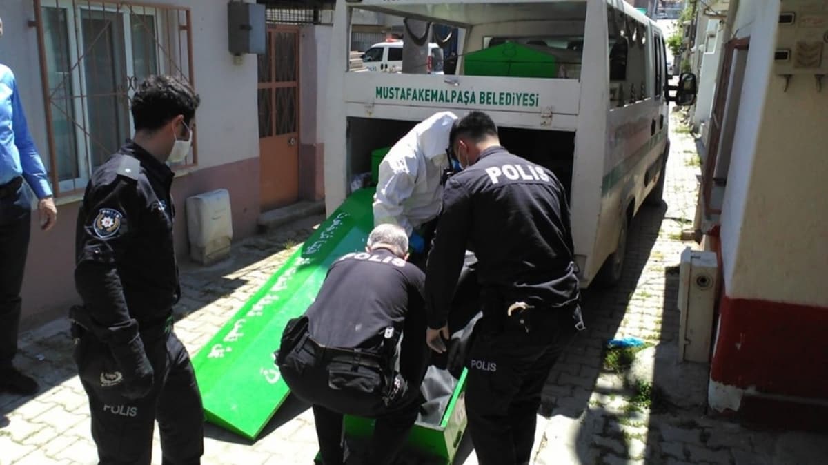 Tek yaayan 79 yandaki adam evinde l bulundu 