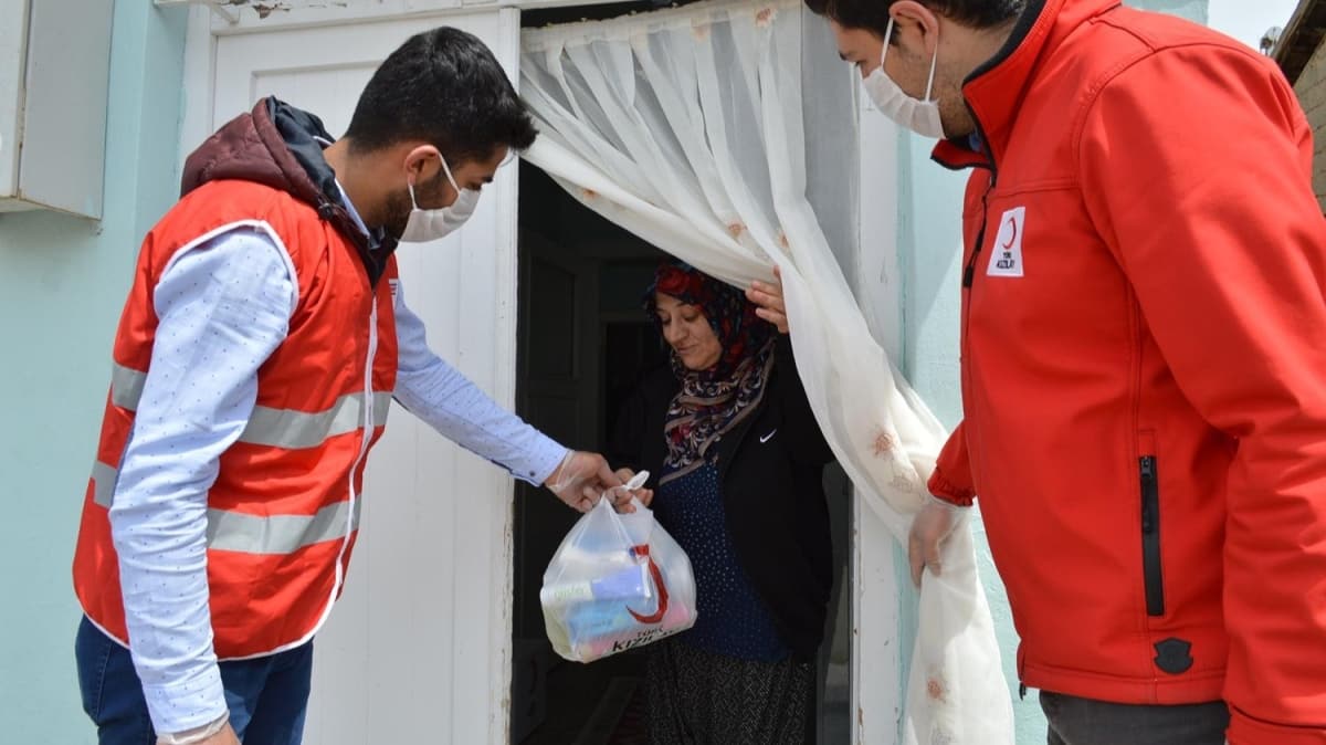 Trk Kzlay'dan ihtiya sahibi ailelere iftar yemei