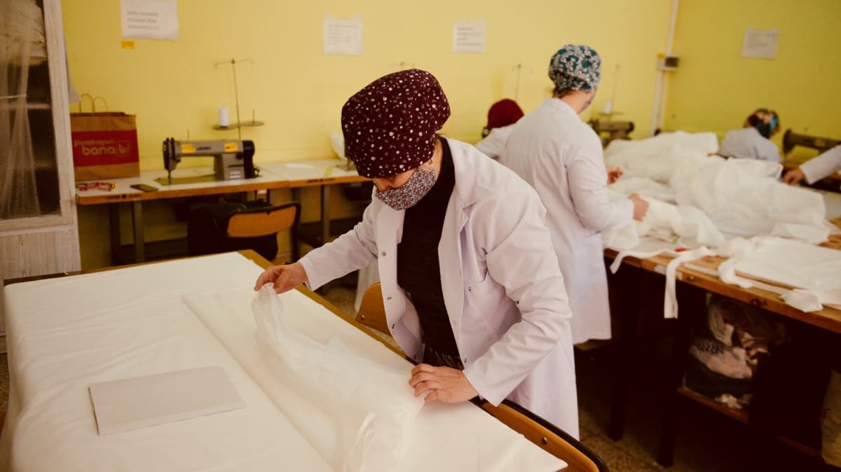 Eskiehir Olgunlama Enstits salk alanlarna tbbi maske ve nlk retmek iin harekete geti