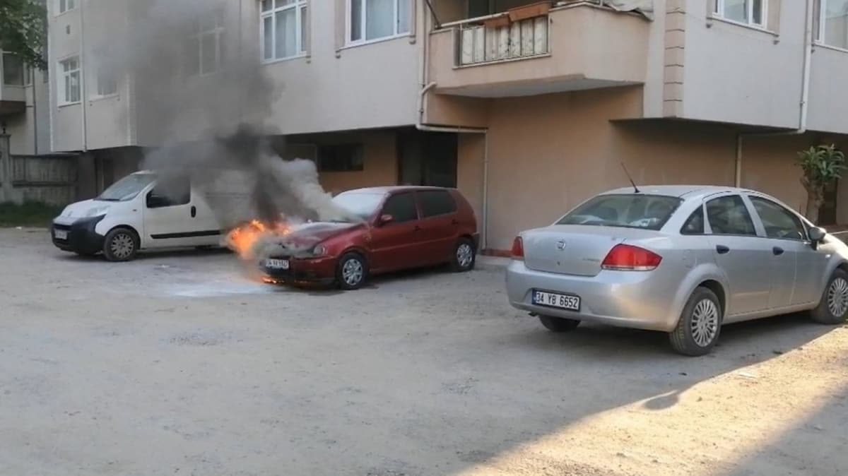 Sahibinin altramad ara park halindeyken alev ald 