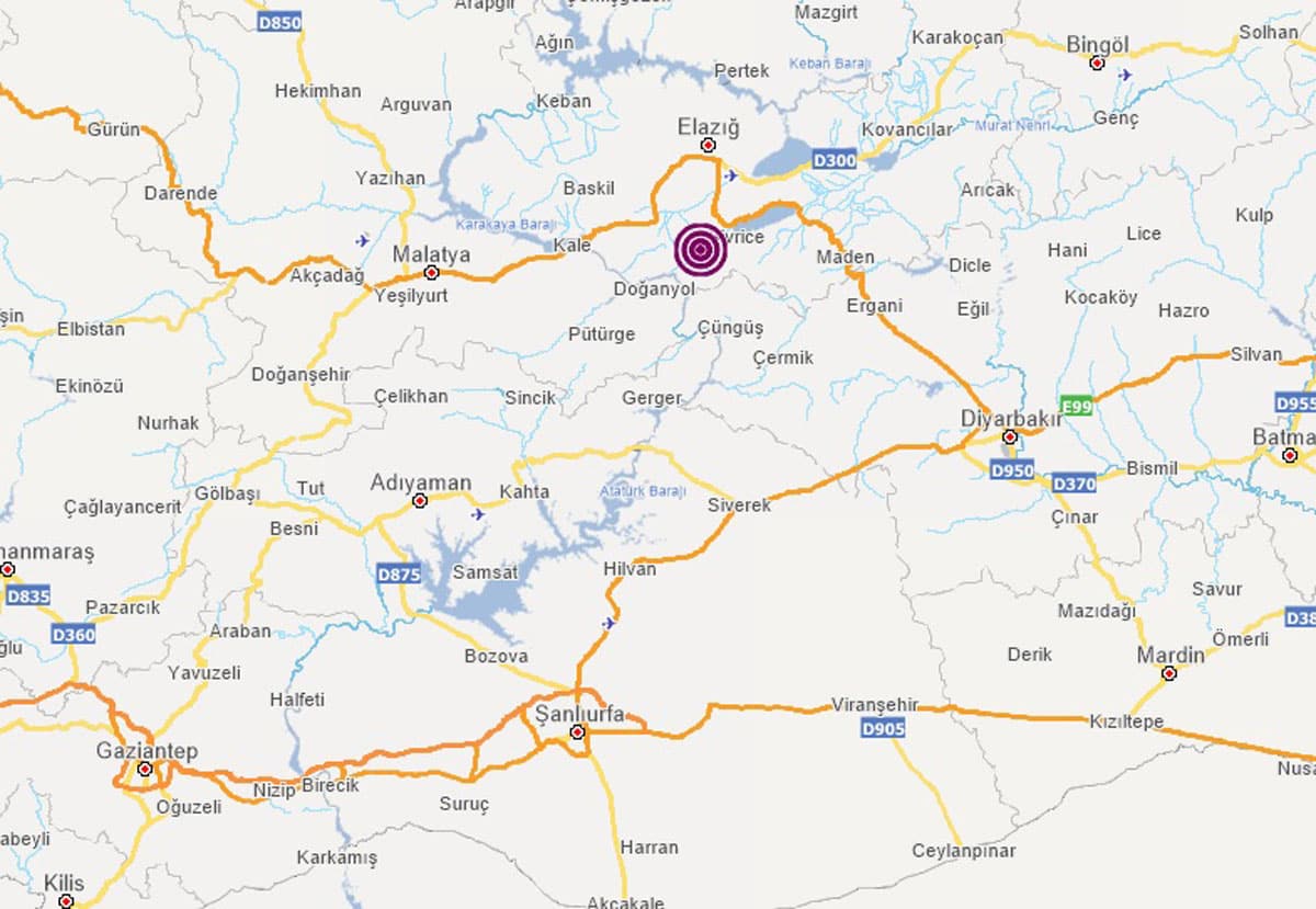 Elaz��'da korkutan deprem!