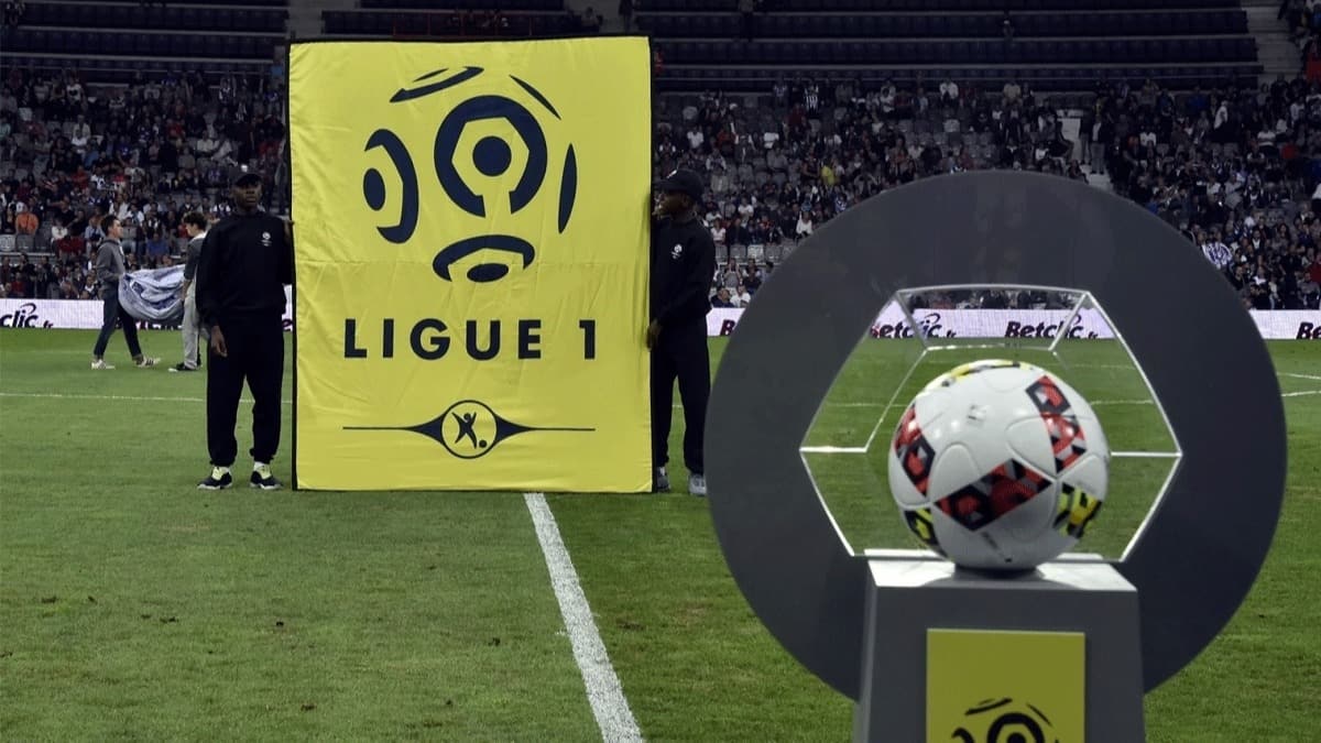 Fransa Ligue 1 ynetimi PSG'yi ampiyon ilan etti! 2 takm kme dt!