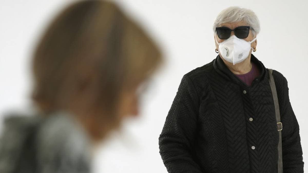 �srail'de Kovid-19 �nemleri gev�etildi: Halk berber ve g�zellik salonlar�na ak�n etti