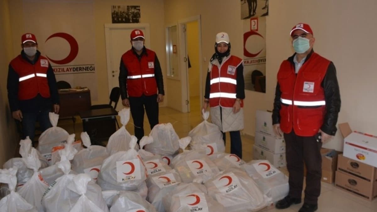 Trk Kzlay'dan ihtiya sahibi Rum ailelere gda yardm