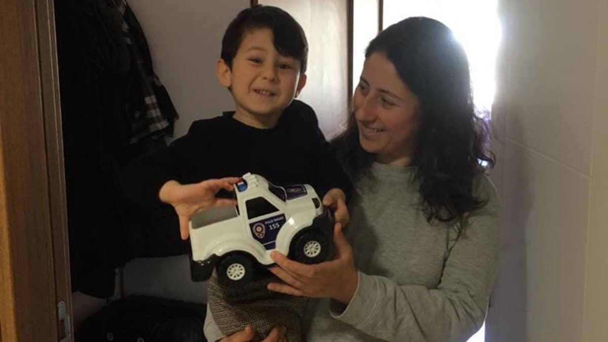 Vefa ekibi karantinadaki ocuklarn yzn gldrd 