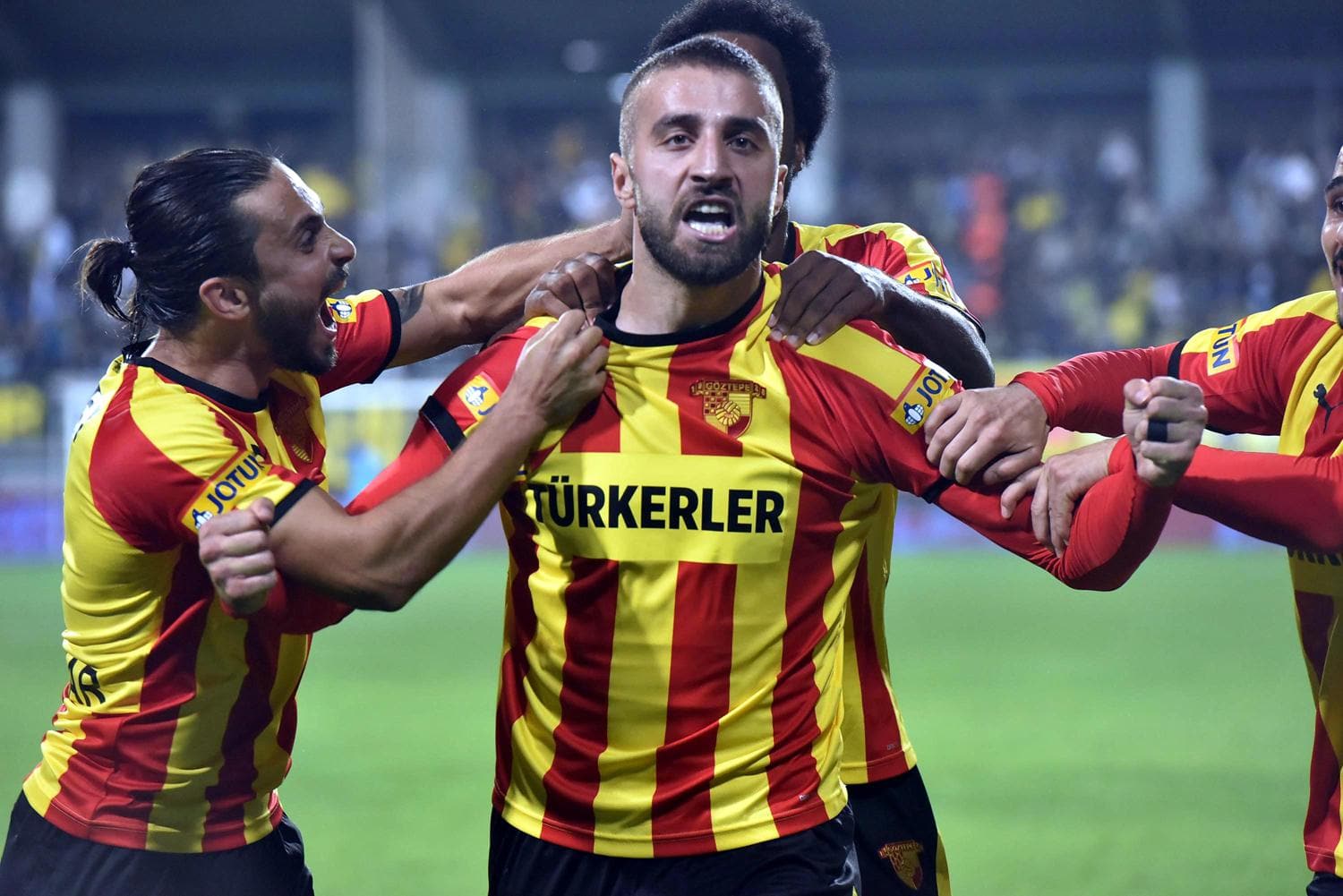 Alpaslan �zt�rk ve Halil Akbunar i�in 6 milyon euro
