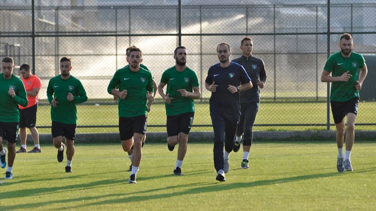 Denizlispor 3 futbolcuyla anlamak zere