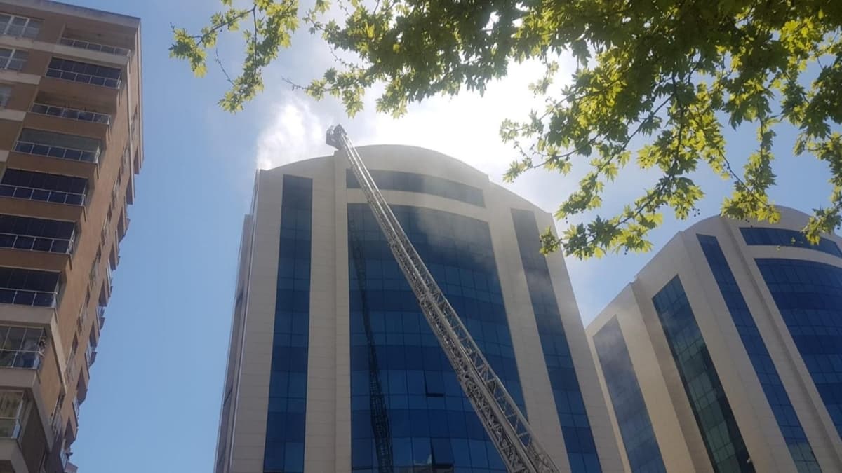Esenyurt'ta kz renci yurdunun atsnda yangn