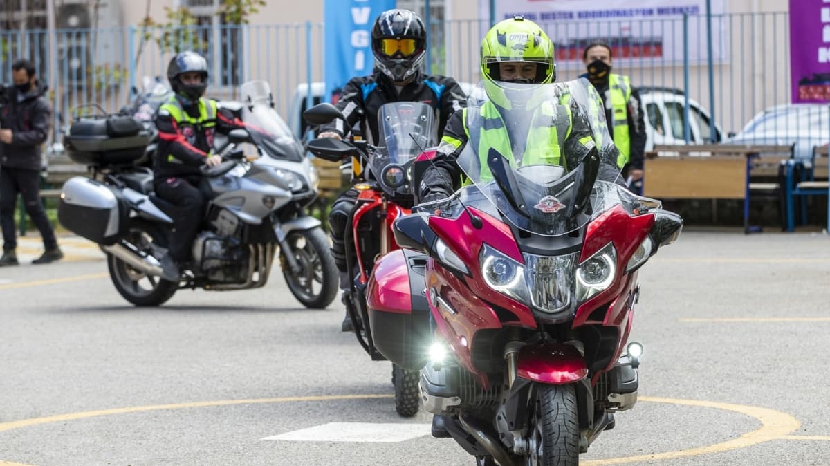 Gnll motosikletilerden  'Yalnz Deilsiniz' kampanyas  