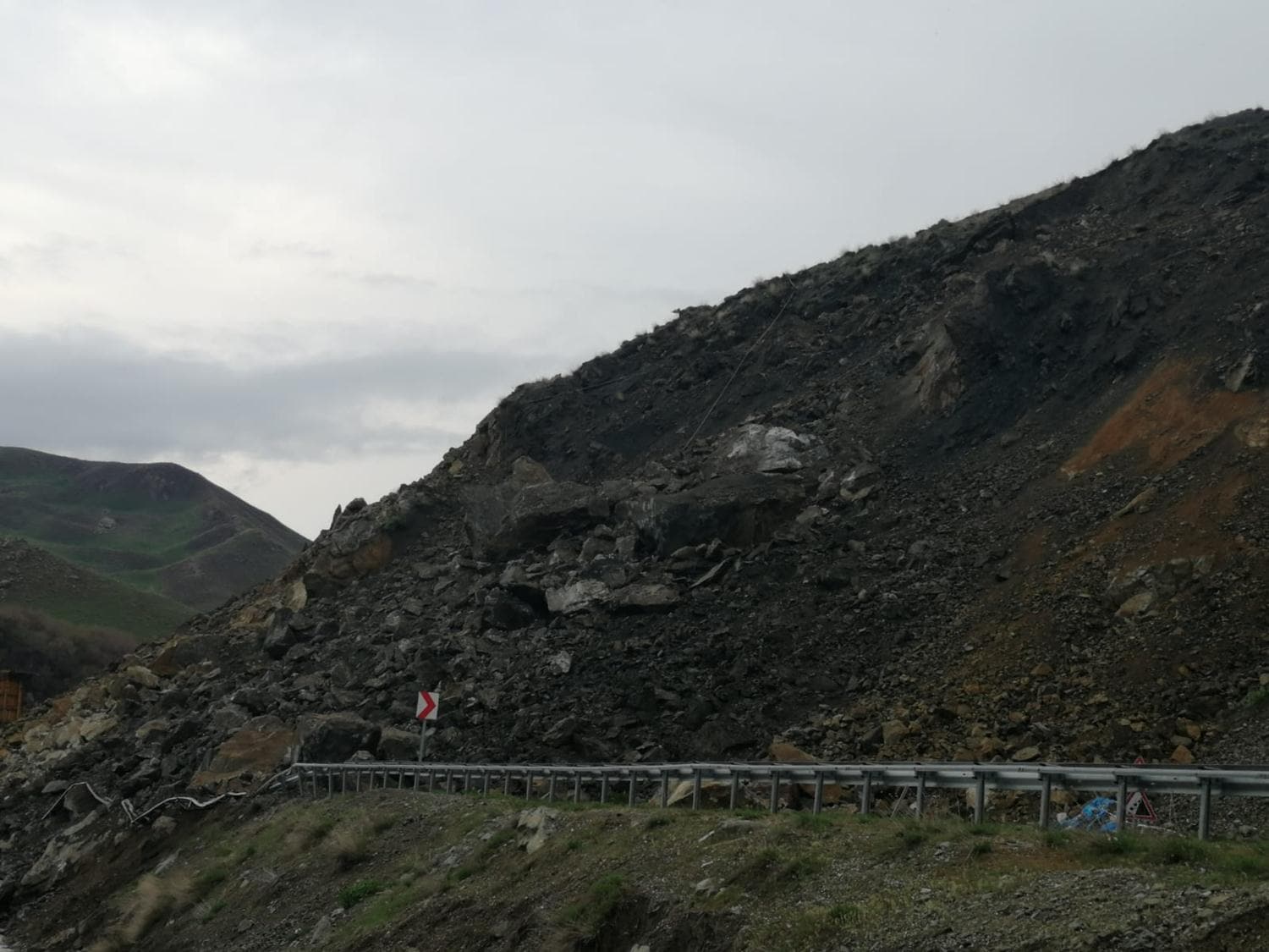 Y�ksekova-Hakkari karayolu ula��ma kapand�