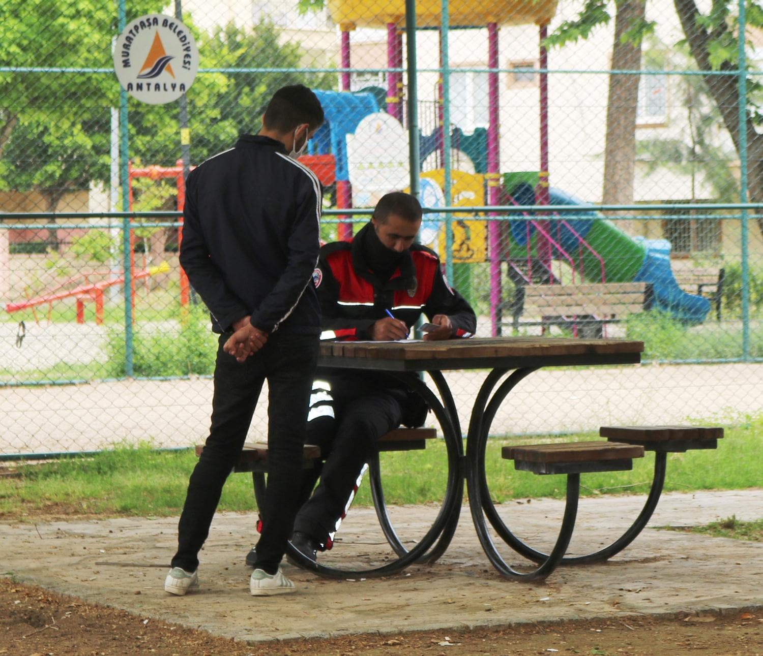 Zonguldak'ta soka�a ��kma k�s�tlamas�n� ihlal eden 18 ki�iye para cezas�