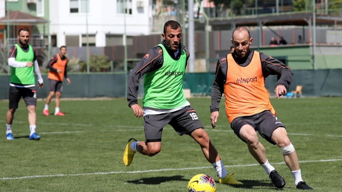 Alanyaspor antrenmanlara balyor