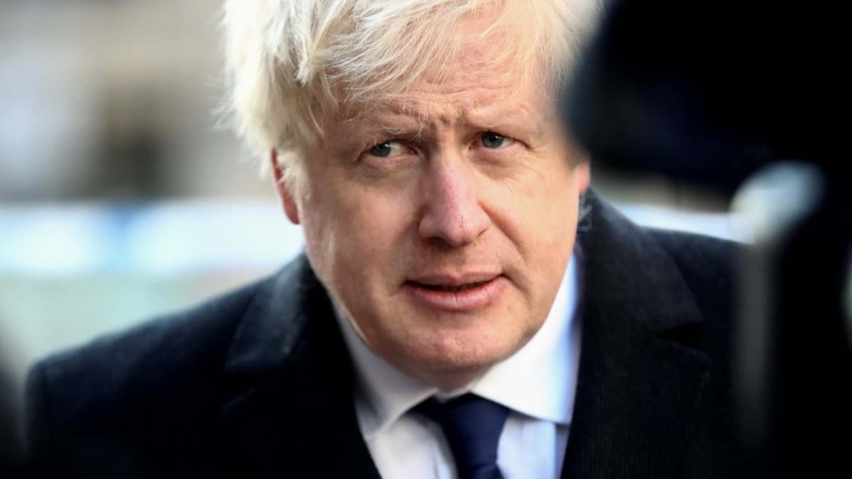 Boris Johnson, hayatn normale dnmesi iin gereken 5 adm aklad