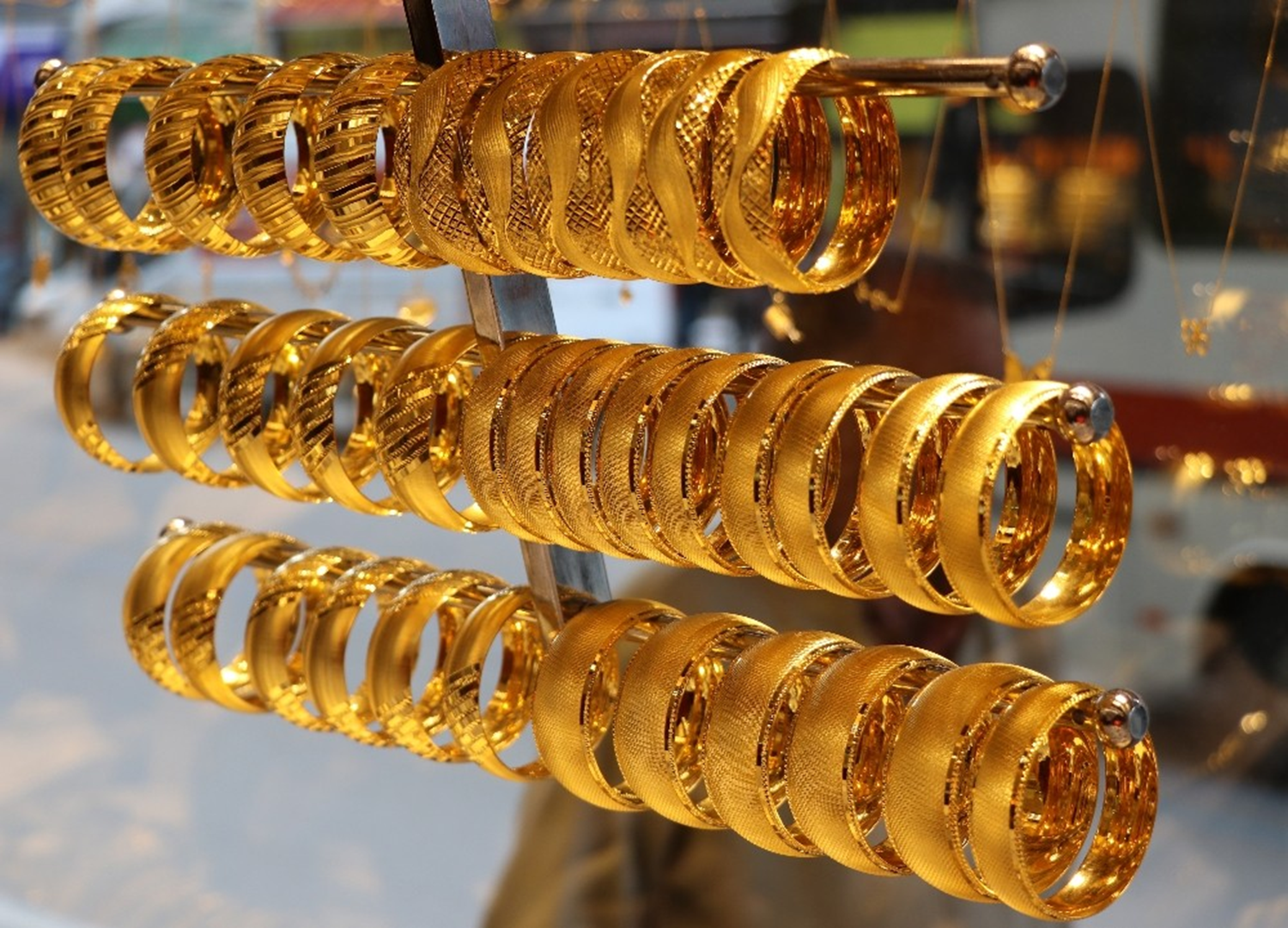 Alt�n�n gram fiyat� 384 lira