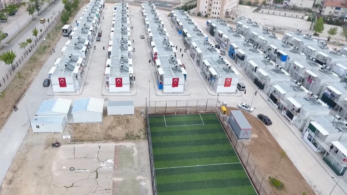 Elaz��l� depremzedelere i�me suyu deste�i