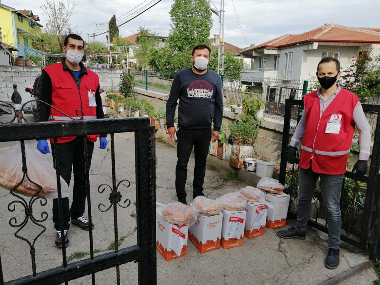 Kzlay'dan 500 aileye gda kolisi yardm