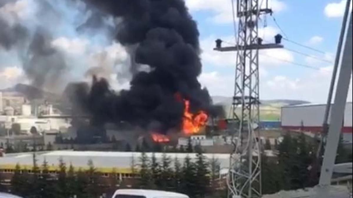 Ankara'da boya fabrikasnda yangn kt