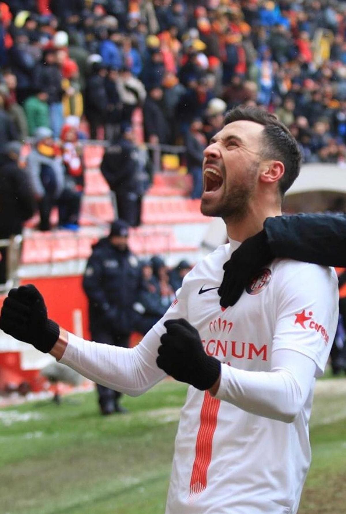 Sinan G�m��'� Olimpiakos istiyor