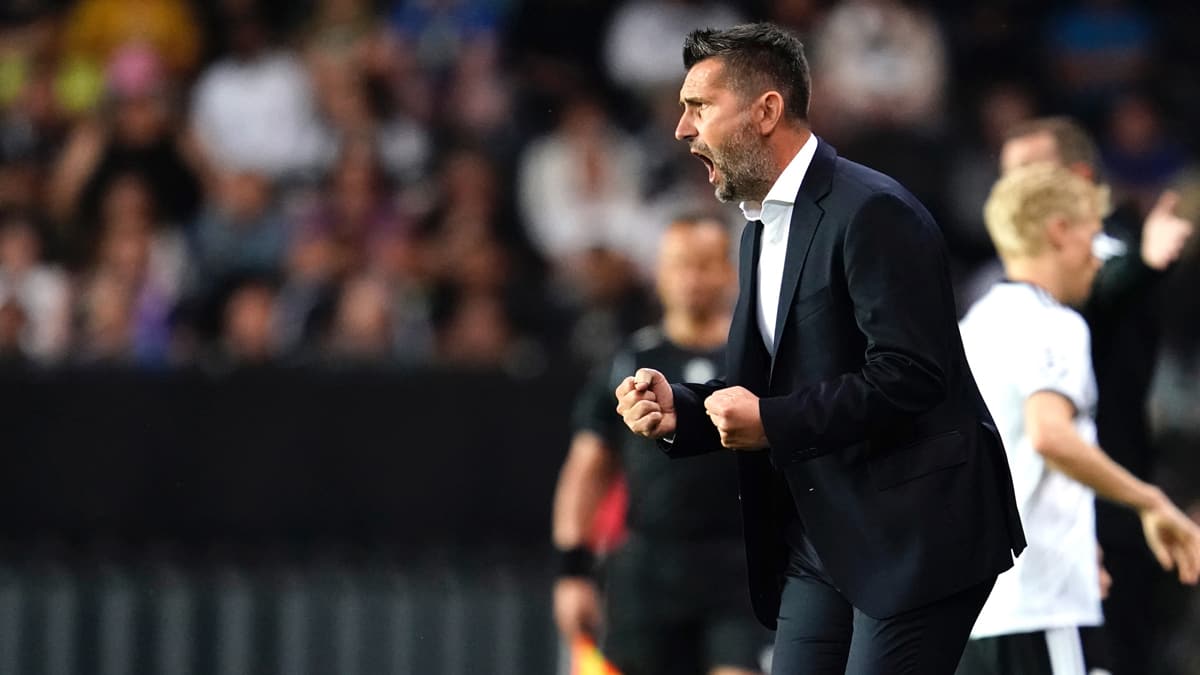 4 futbolcuyla geliyor