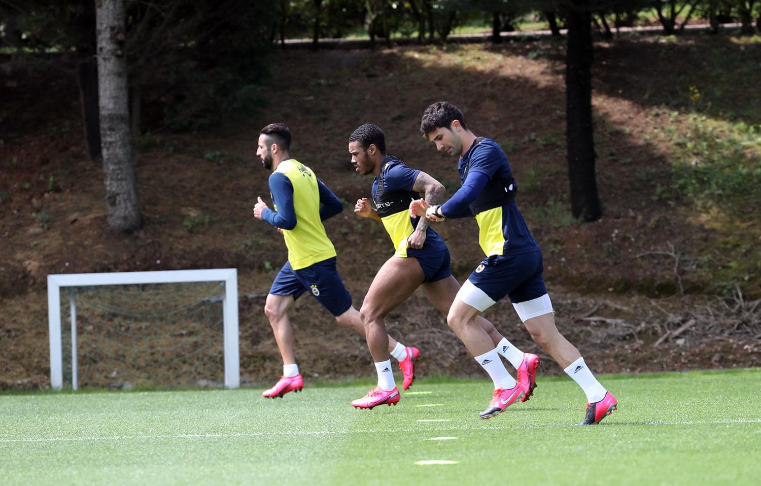 Fenerbah�e'nin idman�nda s�rpriz isim