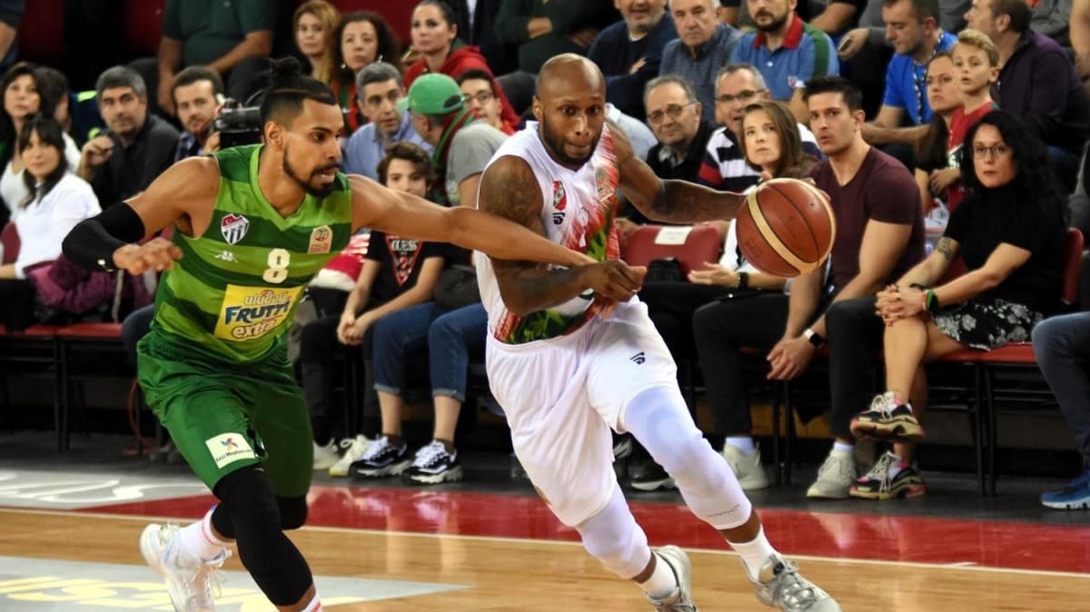 Karyaka'da Tony Crocker szlemesini feshetti