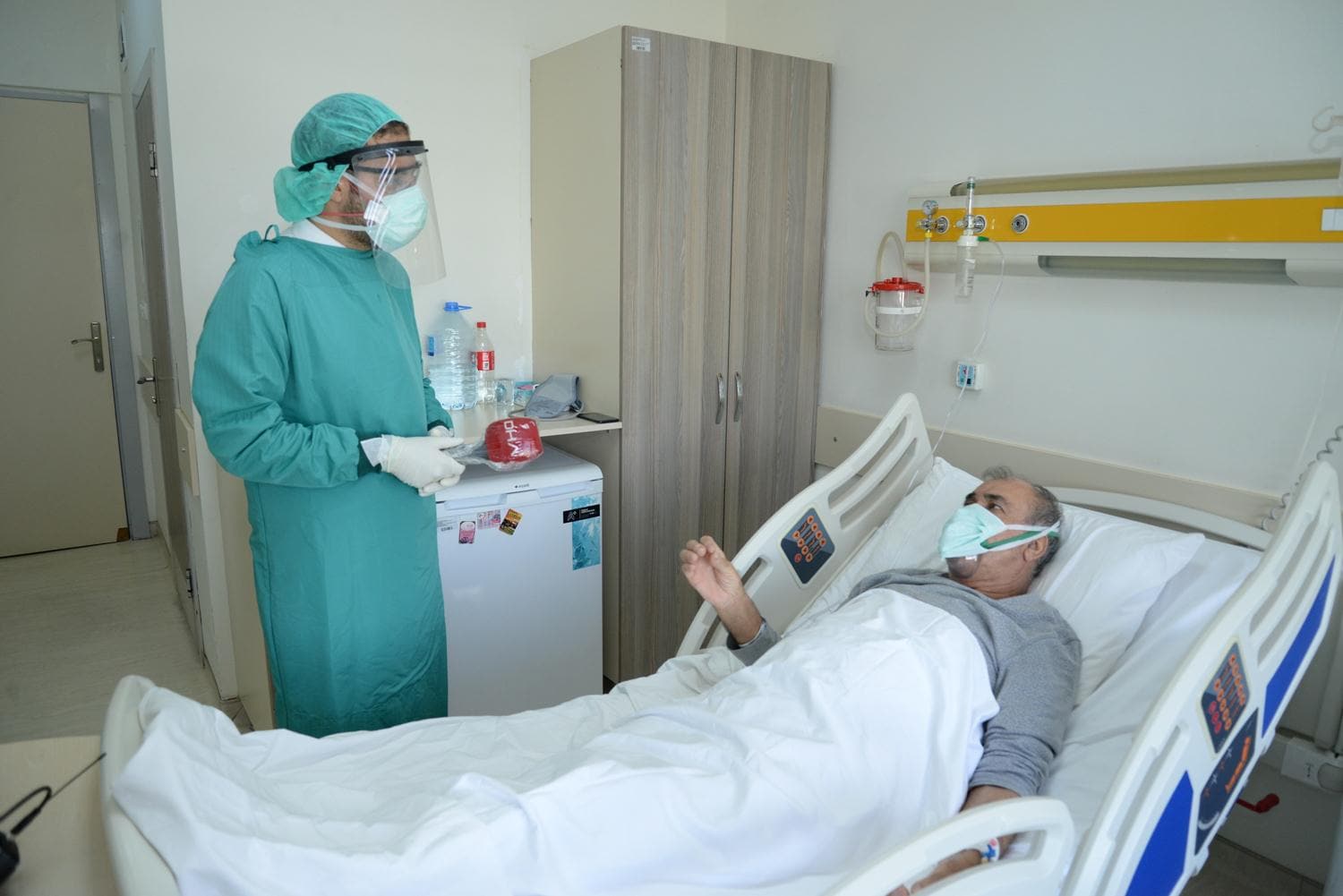 Koronavir�s tedavisi g�ren Eser: Fransa'da olsam beni �l�me terk edeceklerdi
