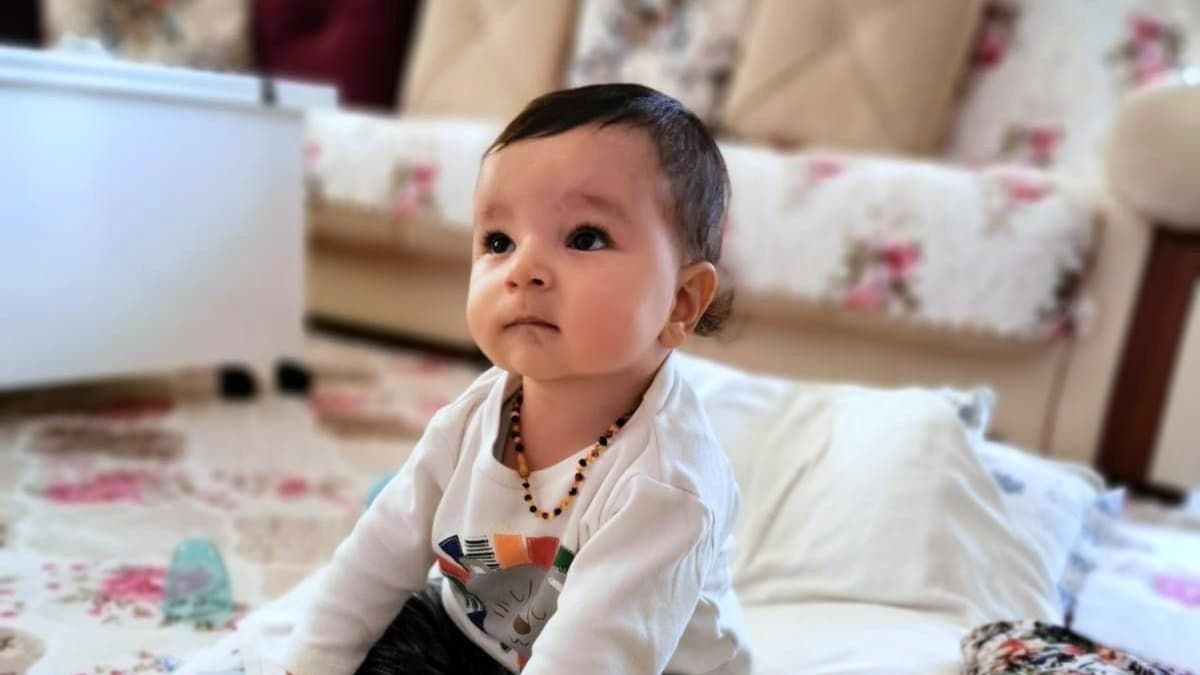 8 aylk bebek salatalk yerken bouldu