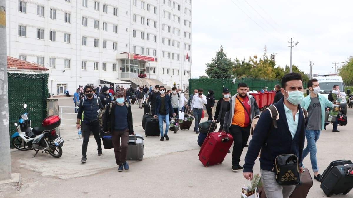 Karaman'da karantina sresi dolan vatandalar evlerine uurland 