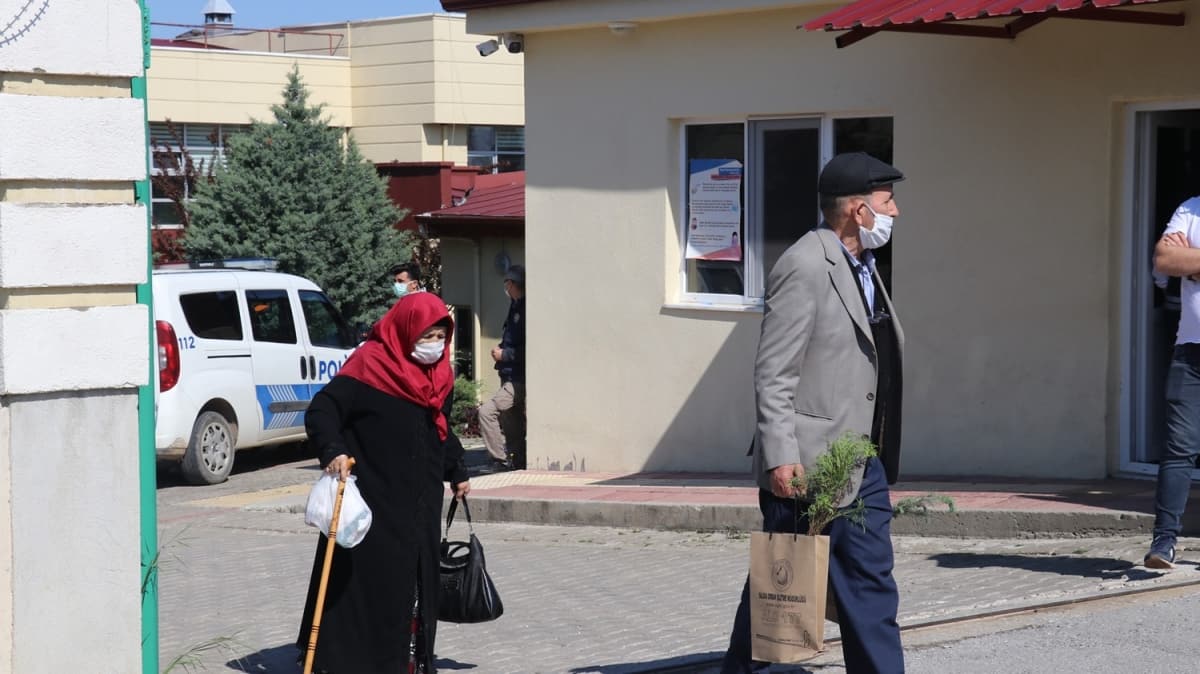 Yalova'da karantina sresi dolan vatandalar evlerine uurland  
