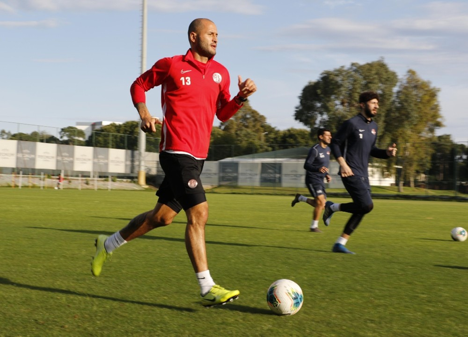 Antalyaspor antrenmanlara ba�lad�