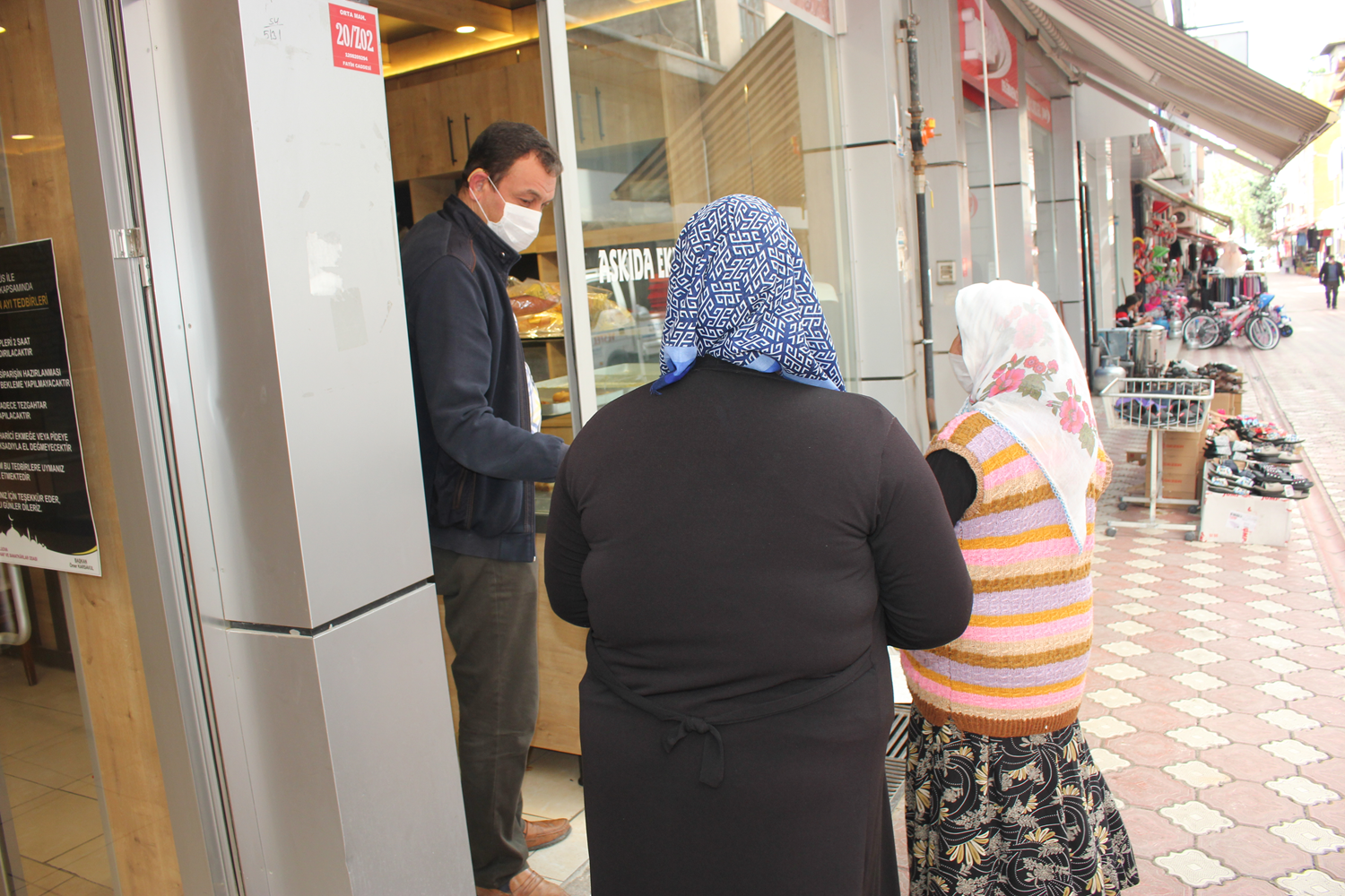 'Ask�da ekmek'uygulamas� ile 15 y�ld�r ihtiya� sahiplerine destek oluyor