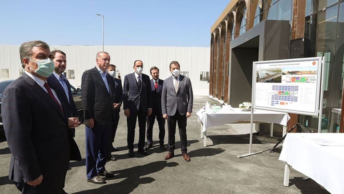 Cumhurbakan Erdoan stanbul'da yapm devam eden hastaneleri inceledi