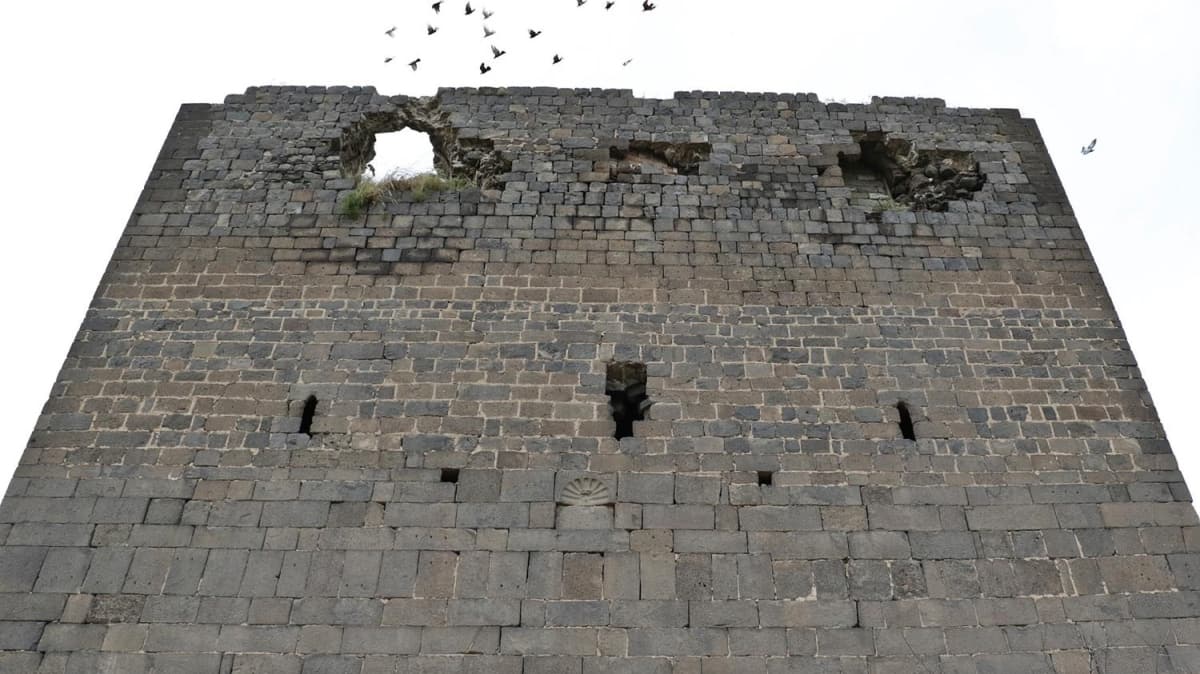 Diyarbakr Surlar'ndaki kitabeyi matkapla skmeye almlar