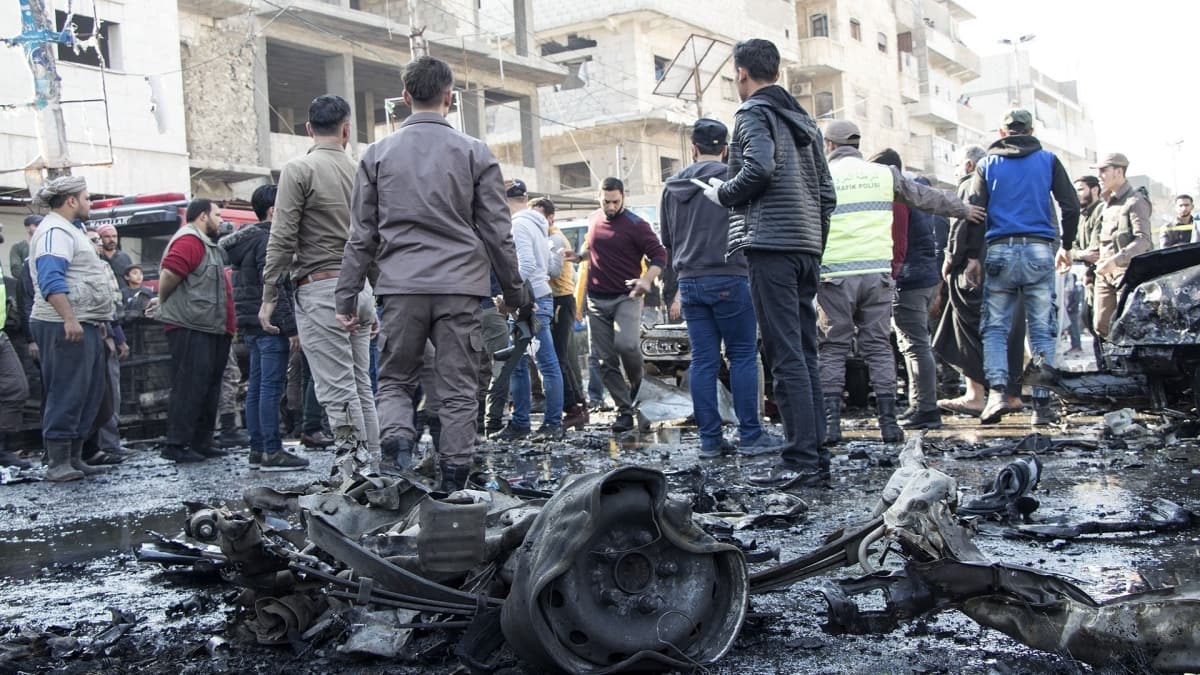 Bab'da iftar vakti alak saldr! Paket iindeki bombann patlamas sonras 18 sivil yaraland