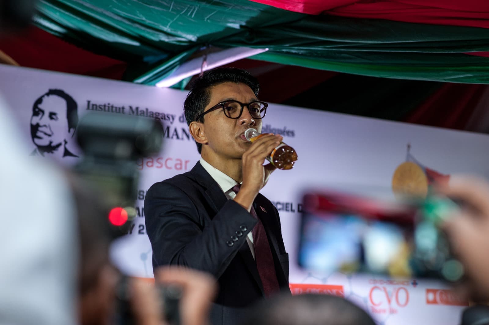 �ad, Madagaskar'�n ba���lad��� Kovid-19 bitkisel ilac�n� teslim ald�