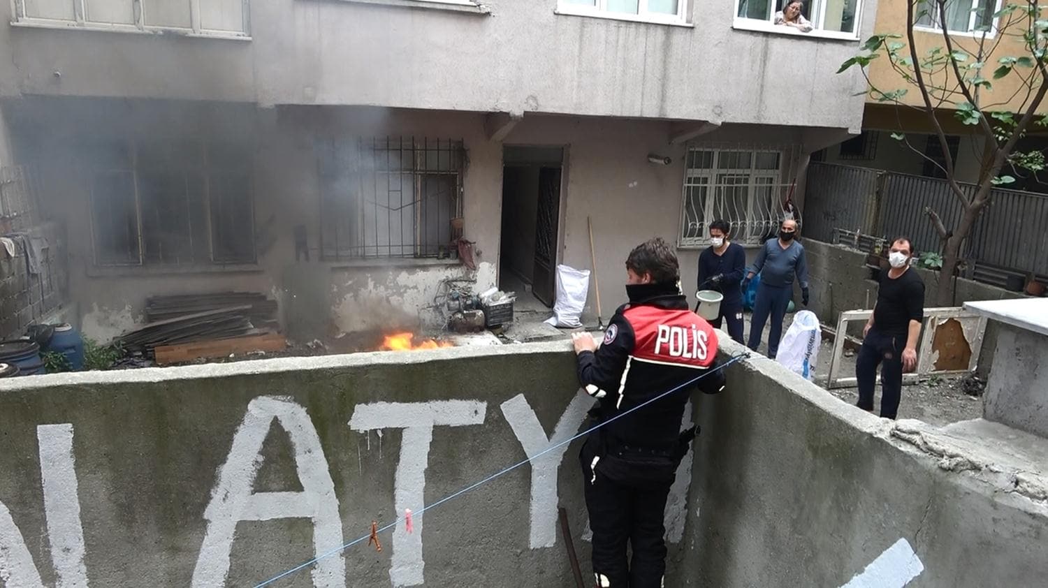 Mangal ate�i mahalleyi kar��t�rd�!