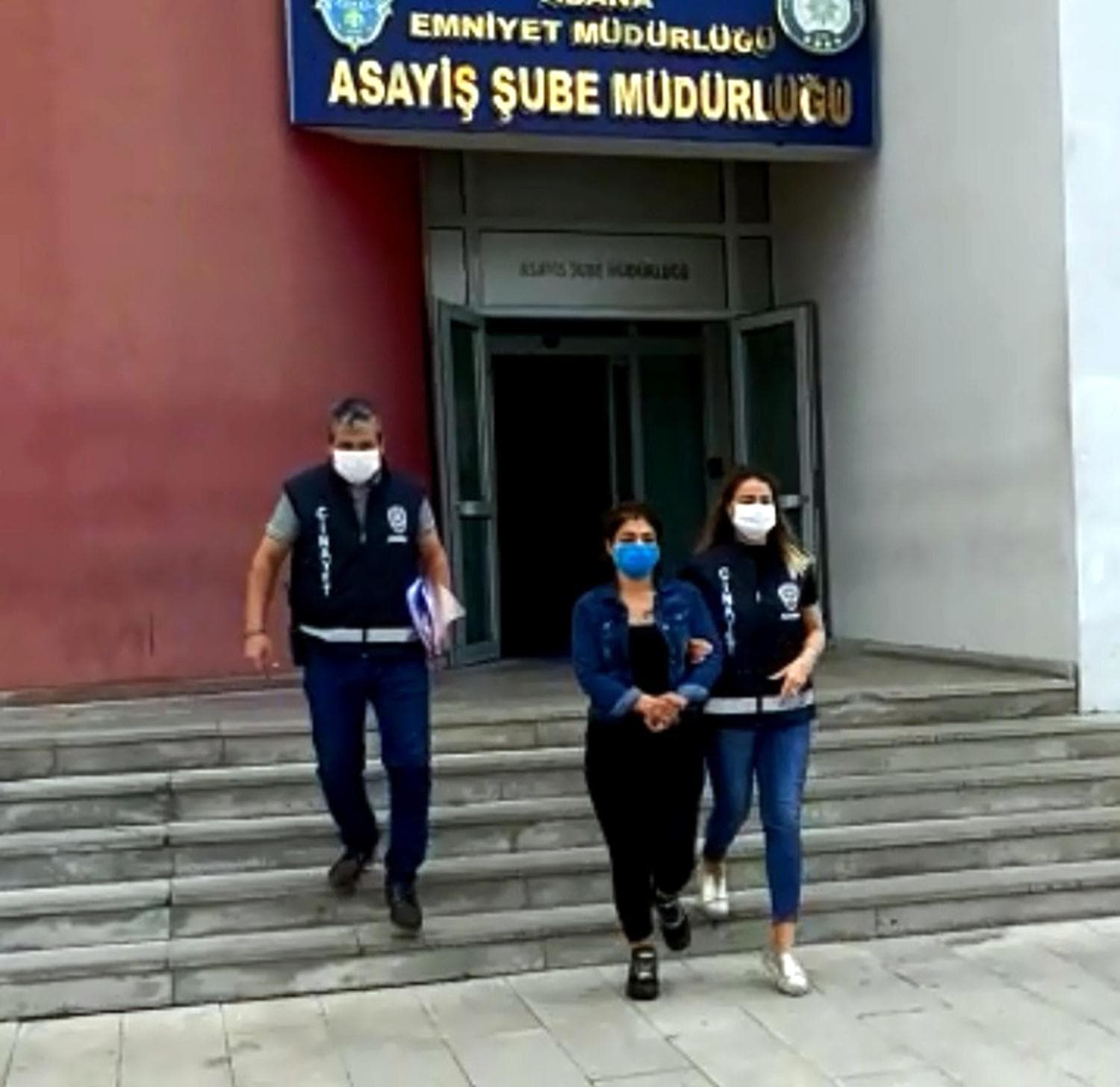 Anneler G�n�n'n� kutlamayan e�ini tabancayla durdu!