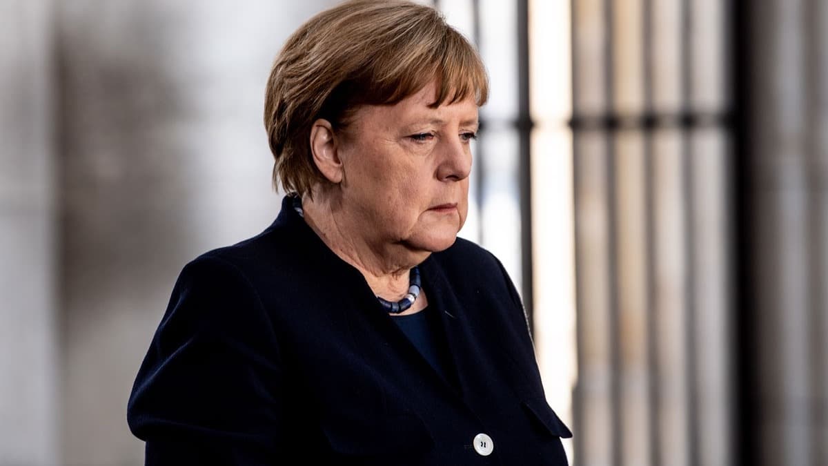 Malta'nn bykelisi Merkel'i Hitler'e benzetti, grevinden oldu