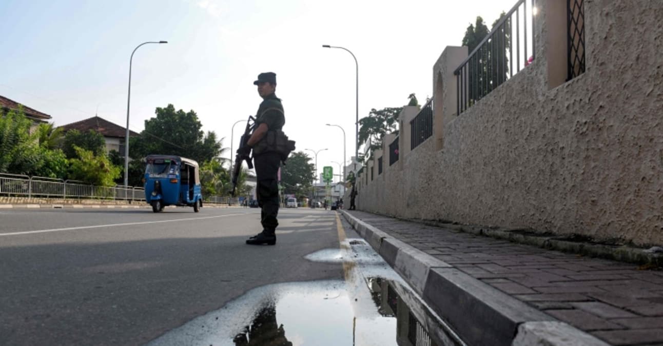 Sri Lanka y�netimi, tepkilere ra�men koronavir�sten �len M�sl�manlar�n cans�z bedenlerini yak�yor