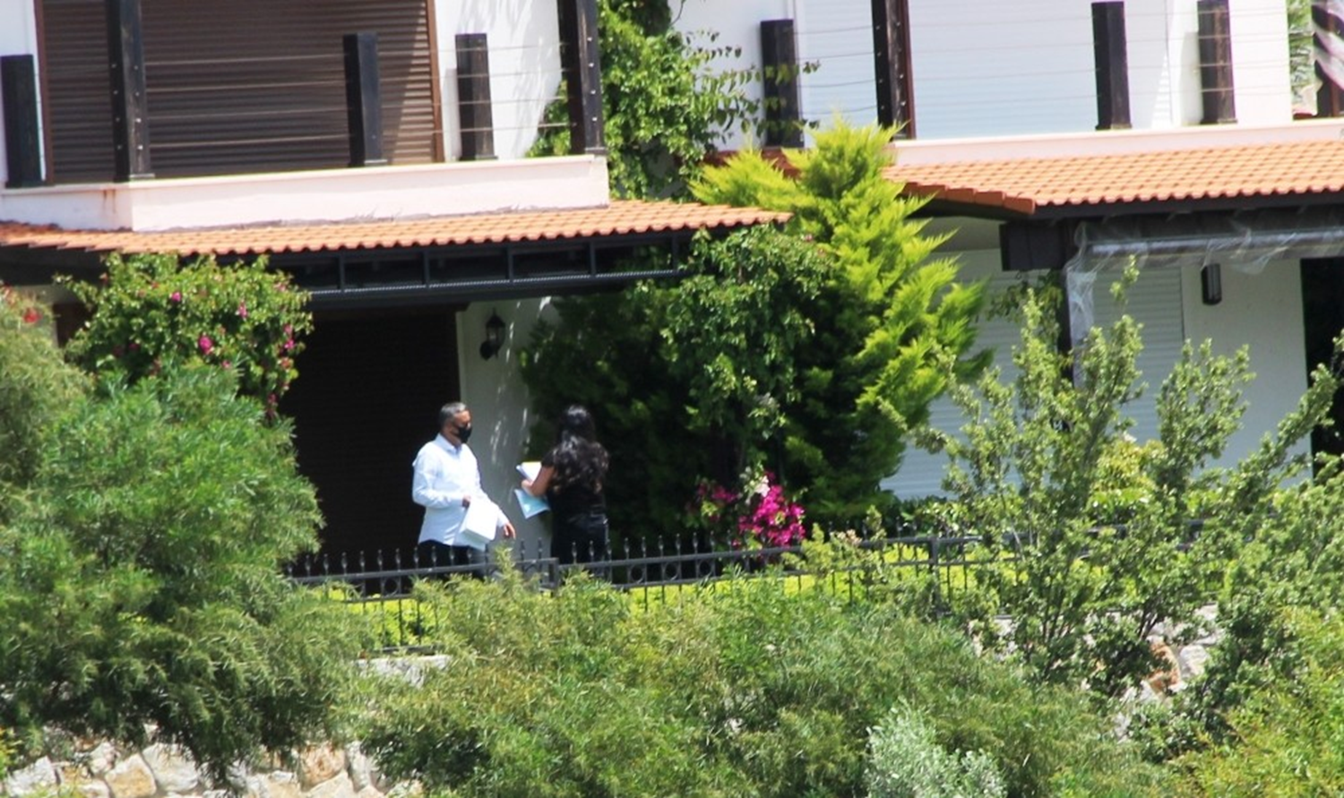Y�lmaz �zdil'in ka�ak villas� siteyi kar��t�rd�