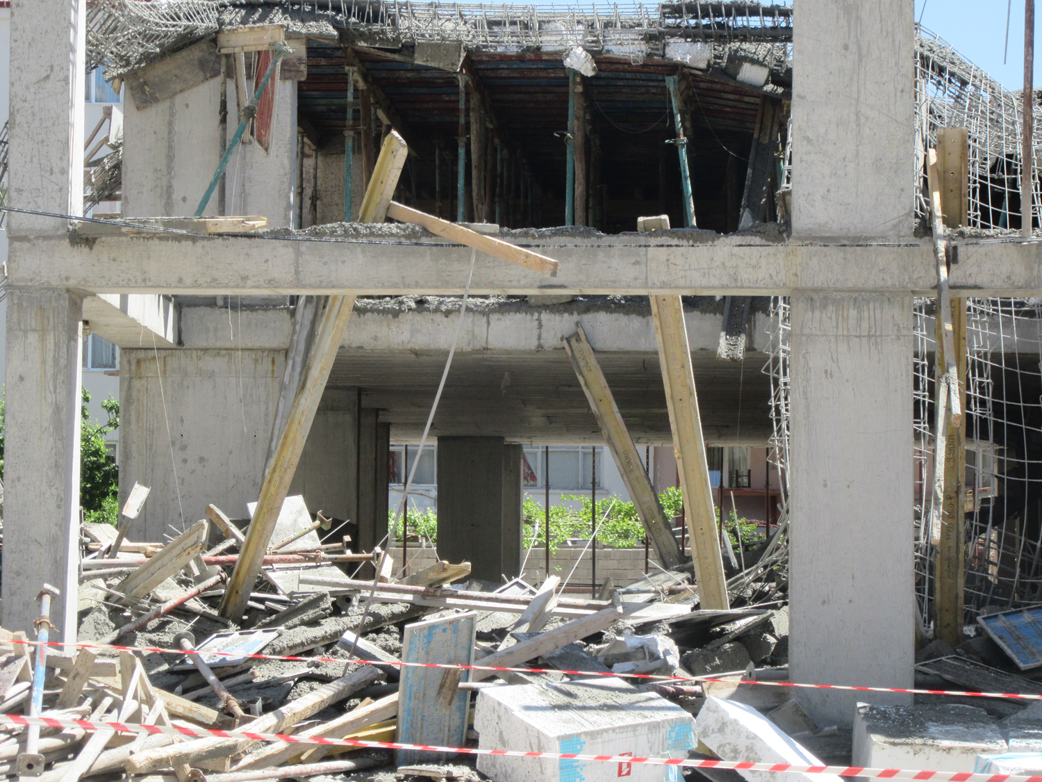 �n�aatta ��kme ya�and�, iki i��i yaraland�