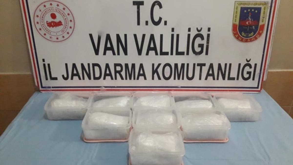 Jandarma ekiplerince 9 kilo metamfetamin ele geirildi 