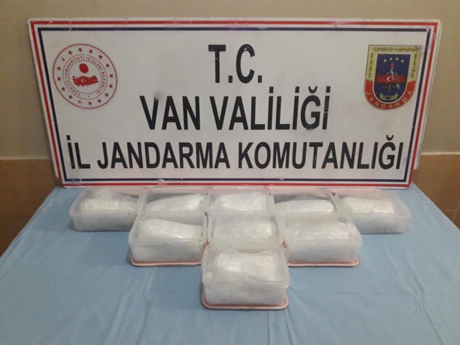 Jandarma ekiplerince 9 kilo metamfetamin ele ge�irildi