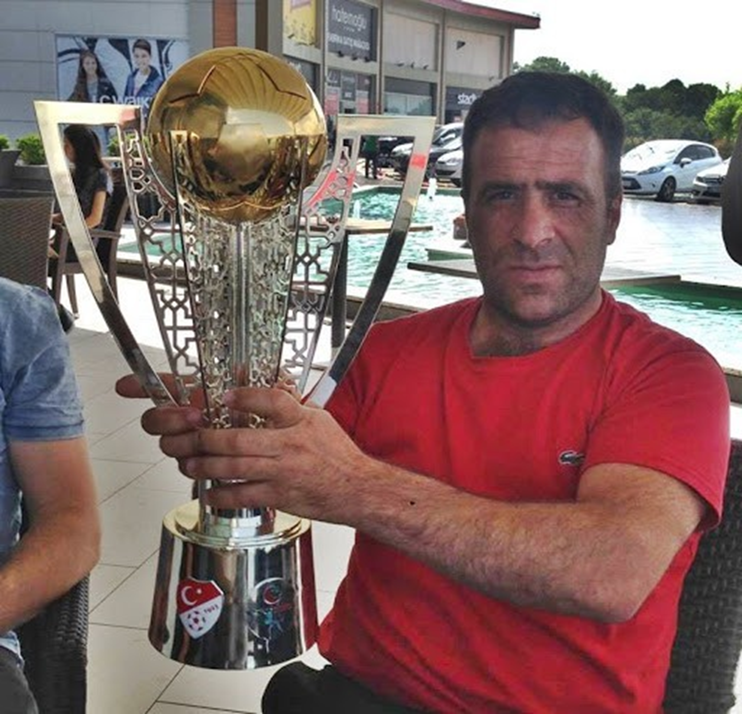 Kilimli Belediyespor Ba�kan� Musa Bahad�r, oyuncular�na 1000 TL koronavir�s har�l��� verdi