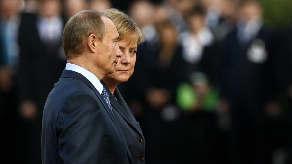 Merkel, Alman milletvekillerinin elektronik postalarnn hacklenmesiyle ilgili Rusya'y sulad