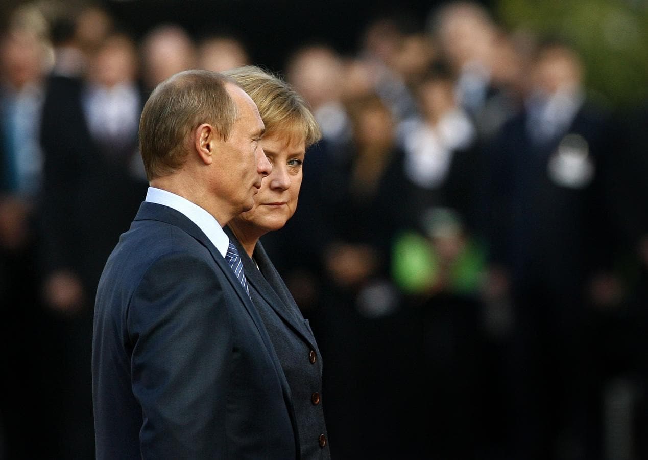 Merkel'den Rusya'ya �ok su�lama: G��l� kan�tlar var